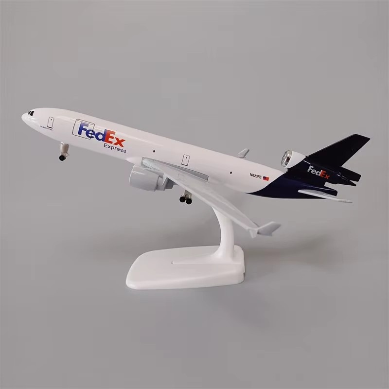نموذج طائرة 20 سنتيمتر الهواء  - مراجعة Model Kit Simulator وسعره