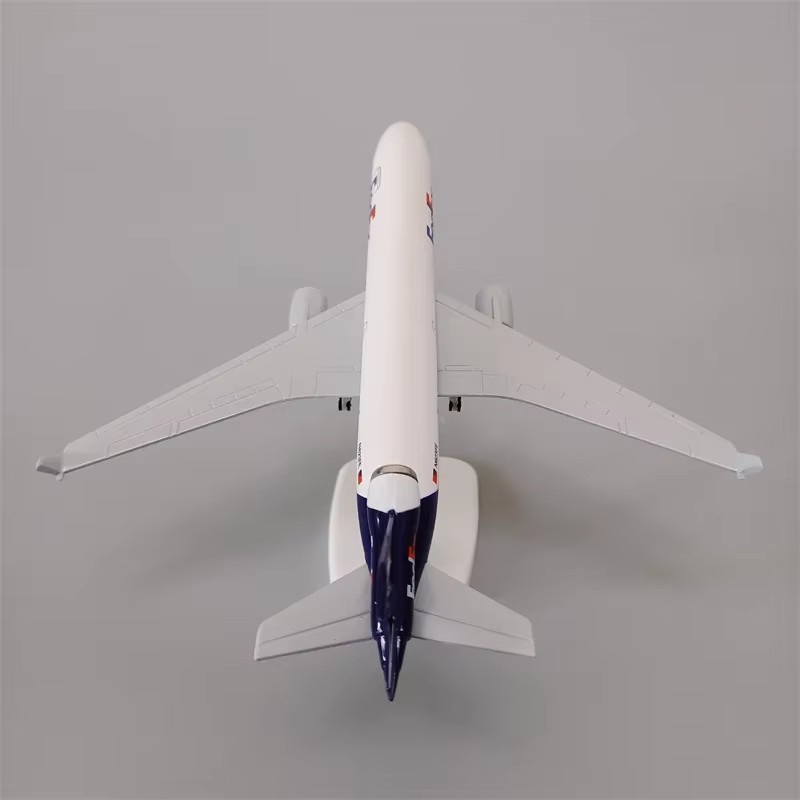 نموذج طائرة 20 سنتيمتر الهواء  - مراجعة Model Kit Simulator وسعره