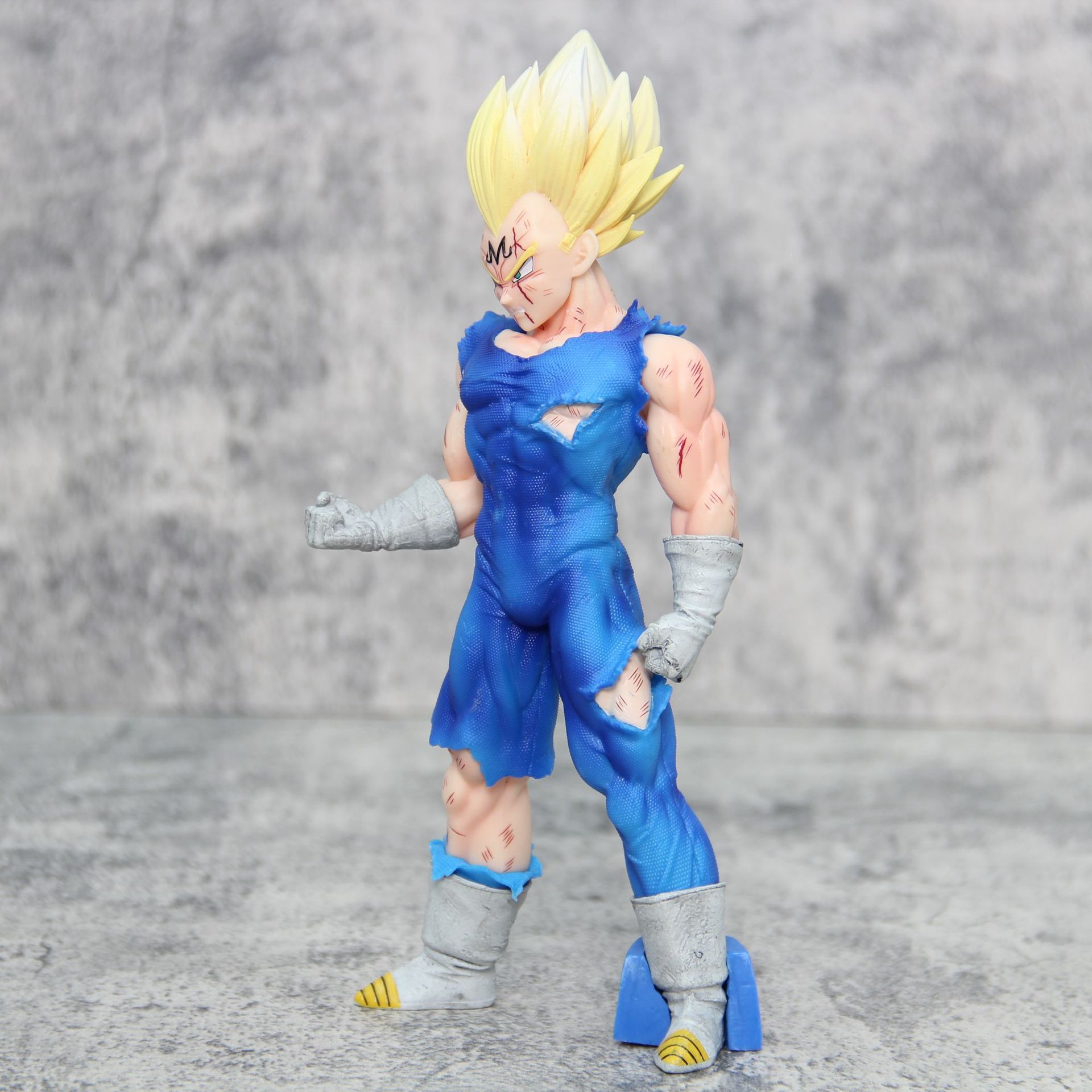تمثال الأمير فيجيتا من دراغون  - مراجعة Model Kit Vegeta وسعره