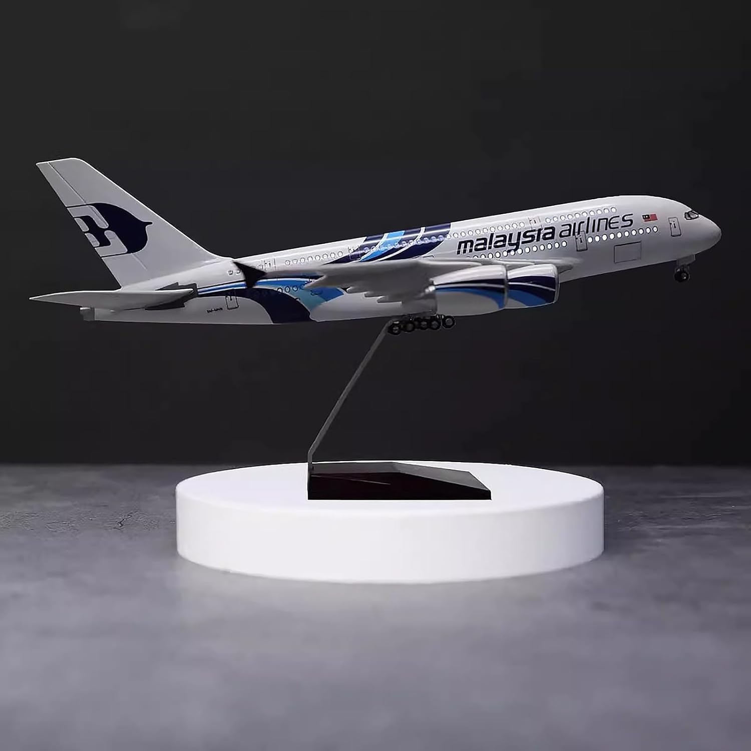 مقياس 1:160 الخطوط الجوية الما - مراجعة Model Kit Simulator وسعره